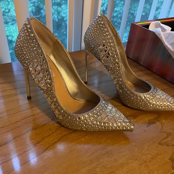Gently Used Steve Madden shiny metallic pumps size 7. - Picture 3 of 8